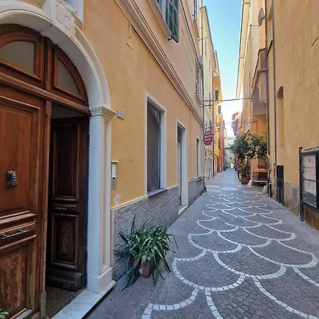 Apartamento Centro Storico - 100 Mt Dal Mare Pietra Ligure